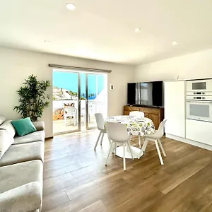 https://holiday-valley-fortuna.adeje-hotels.com